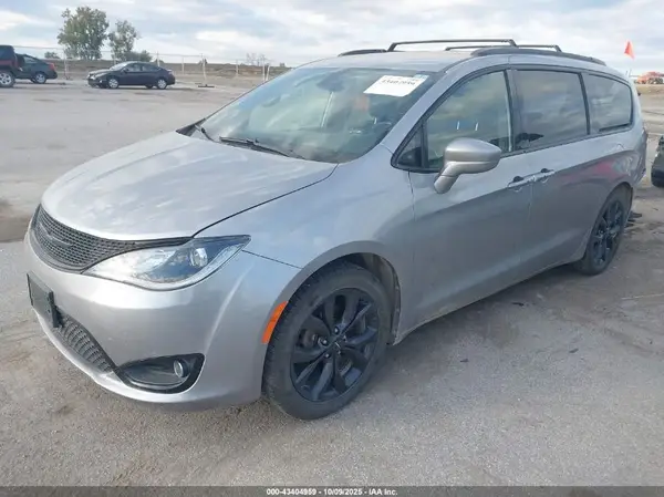 2C4RC1EG1JR305718 2018 CHRYSLER PACIFICA - Image 2