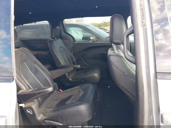 2C4RC1EG1JR305718 2018 CHRYSLER PACIFICA - Image 8
