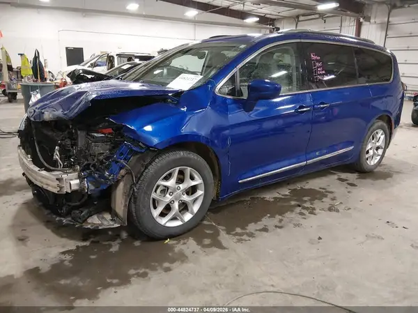 2C4RC1EG1JR317576 2018 CHRYSLER PACIFICA - Image 2