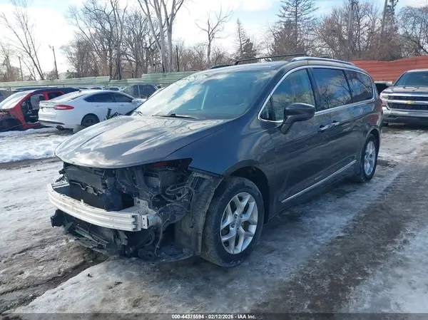2C4RC1EG1JR331025 2018 CHRYSLER PACIFICA - Image 2