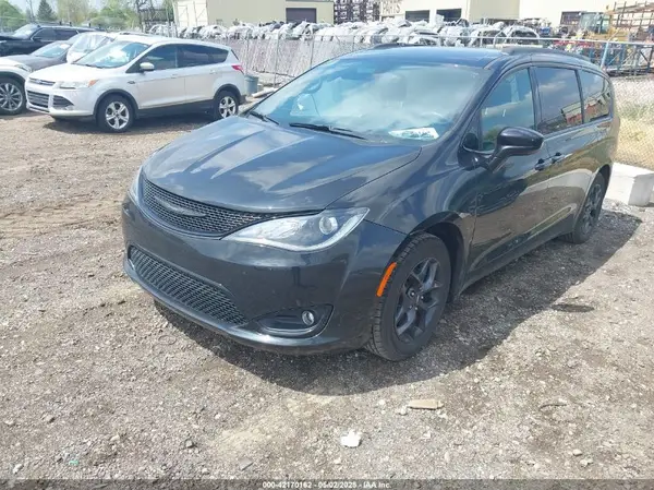 2C4RC1EG1JR332594 2018 CHRYSLER PACIFICA - Image 2