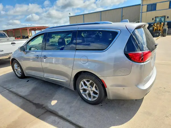 2C4RC1EG1JR350433 2018 CHRYSLER PACIFICA - Image 2