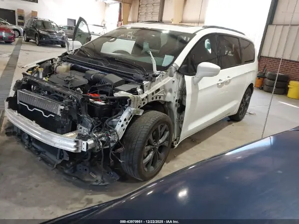 2C4RC1EG1KR714478 2019 CHRYSLER PACIFICA - Image 2