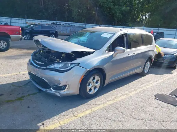 2C4RC1EG2HR511883 2017 CHRYSLER PACIFICA - Image 2