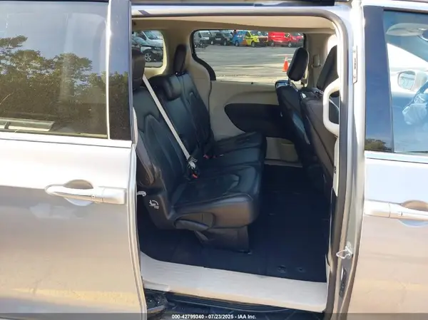 2C4RC1EG2HR511883 2017 CHRYSLER PACIFICA - Image 8