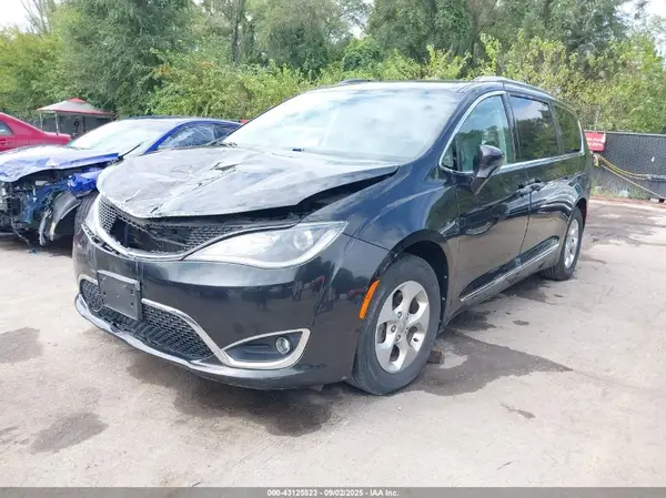 2C4RC1EG2HR533186 2017 CHRYSLER PACIFICA - Image 2