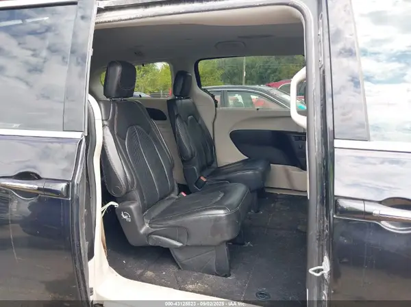 2C4RC1EG2HR533186 2017 CHRYSLER PACIFICA - Image 8