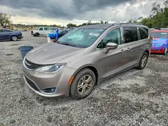 2C4RC1EG2HR536928 2017 CHRYSLER PACIFICA
