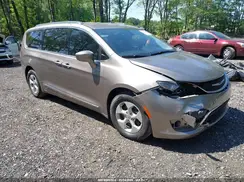 2C4RC1EG2HR554975 2017 CHRYSLER PACIFICA