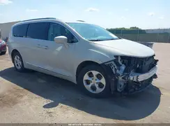 2C4RC1EG2HR577169 2017 CHRYSLER PACIFICA
