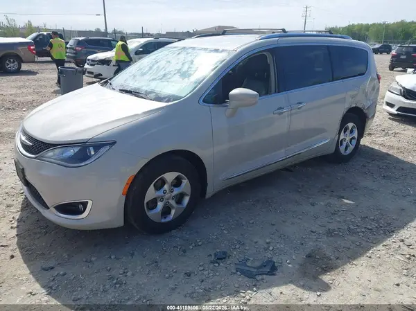 2C4RC1EG2HR578225 2017 CHRYSLER PACIFICA - Image 2