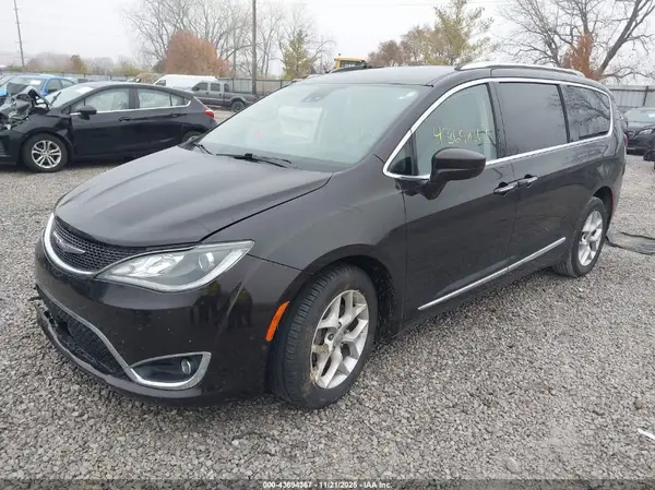 2C4RC1EG2HR584980 2017 CHRYSLER PACIFICA - Image 2