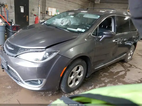 2C4RC1EG2HR585174 2017 CHRYSLER PACIFICA - Image 2