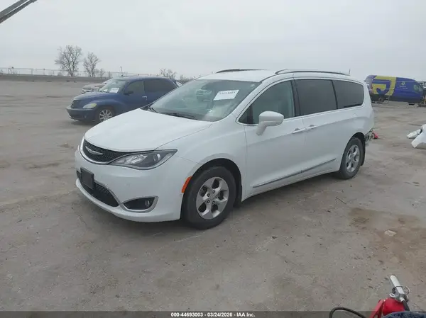 2C4RC1EG2HR585577 2017 CHRYSLER PACIFICA - Image 2