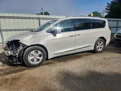 2C4RC1EG2HR608386 2017 CHRYSLER PACIFICA
