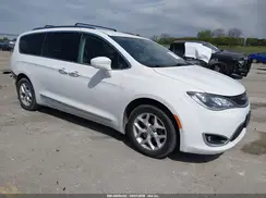 2C4RC1EG2HR622319 2017 CHRYSLER PACIFICA
