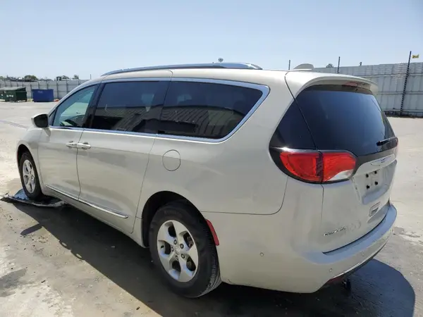 2C4RC1EG2HR628234 2017 CHRYSLER PACIFICA - Image 2