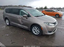 2C4RC1EG2HR653716 2017 CHRYSLER PACIFICA