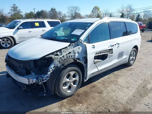2C4RC1EG2HR669771 2017 CHRYSLER PACIFICA - Image 2