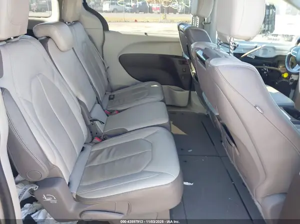 2C4RC1EG2HR669771 2017 CHRYSLER PACIFICA - Image 8