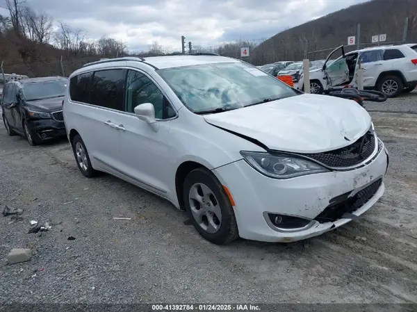 2C4RC1EG2HR689261 2017 CHRYSLER PACIFICA - Image 1