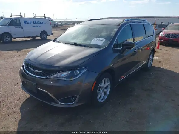 2C4RC1EG2HR729709 2017 CHRYSLER PACIFICA - Image 2