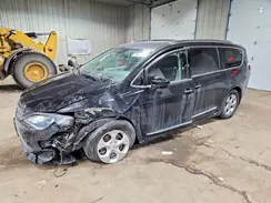 2C4RC1EG2HR752696 2017 CHRYSLER PACIFICA