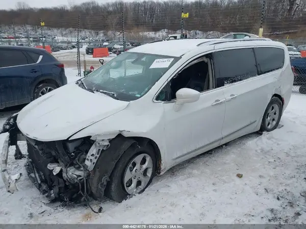 2C4RC1EG2HR757395 2017 CHRYSLER PACIFICA - Image 2