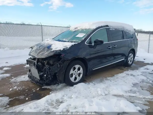 2C4RC1EG2HR770244 2017 CHRYSLER PACIFICA - Image 2