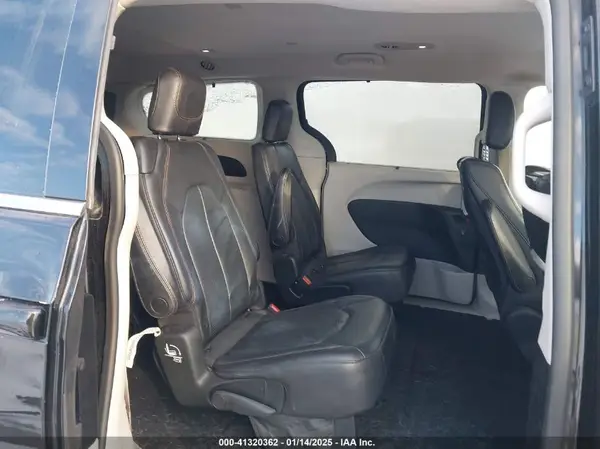 2C4RC1EG2HR770244 2017 CHRYSLER PACIFICA - Image 8