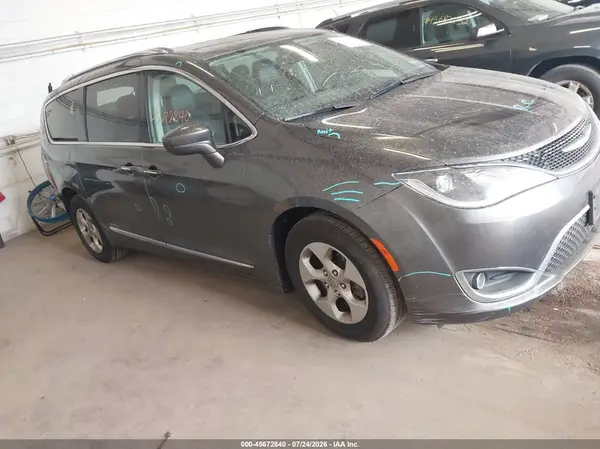 2C4RC1EG2HR811004 2017 CHRYSLER PACIFICA - Image 1