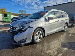 2C4RC1EG2HR811276 2017 CHRYSLER PACIFICA