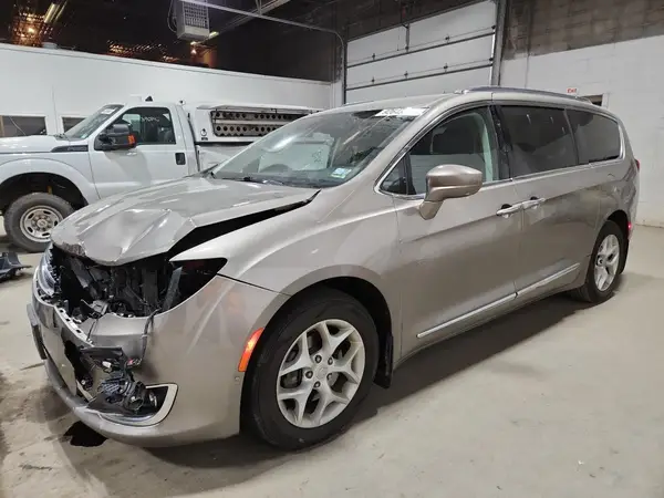 2C4RC1EG2HR832872 2017 CHRYSLER PACIFICA - Image 1