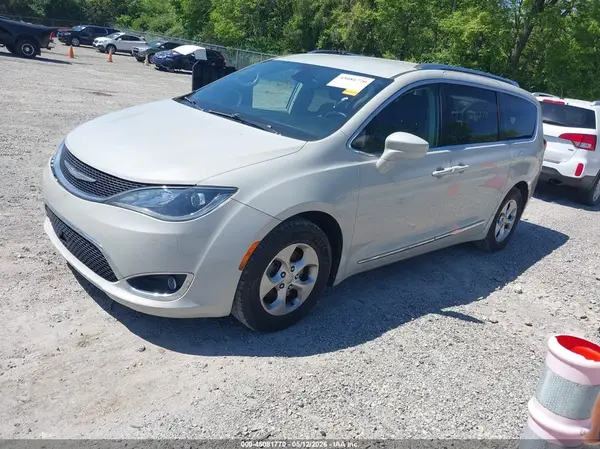 2C4RC1EG2HR839482 2017 CHRYSLER PACIFICA - Image 2