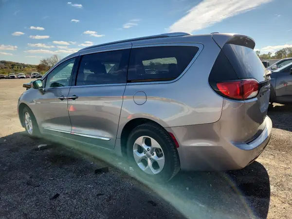 2C4RC1EG2HR840079 2017 CHRYSLER PACIFICA - Image 2