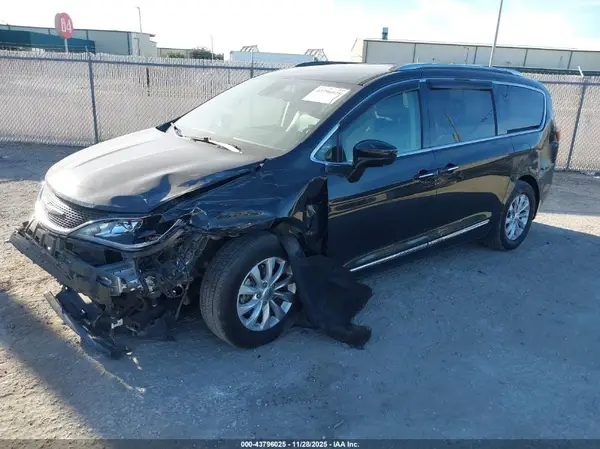 2C4RC1EG2JR121470 2018 CHRYSLER PACIFICA - Image 2