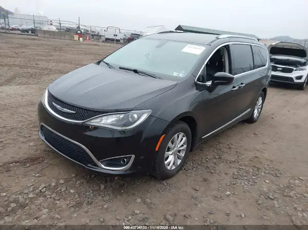2C4RC1EG2JR144246 2018 CHRYSLER PACIFICA - Image 2