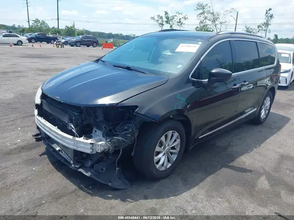 2C4RC1EG2JR193754 2018 CHRYSLER PACIFICA - Image 2