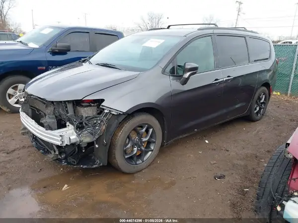 2C4RC1EG2JR197478 2018 CHRYSLER PACIFICA - Image 2