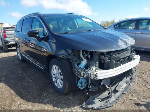 2C4RC1EG2JR252642 2018 CHRYSLER PACIFICA - Image 1
