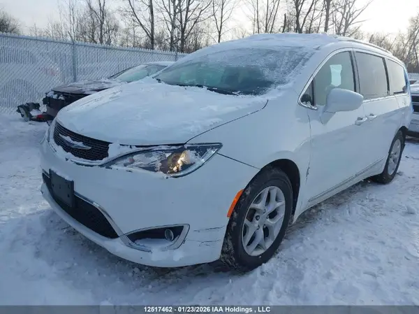 2C4RC1EG2JR286998 2018 CHRYSLER PACIFICA - Image 2