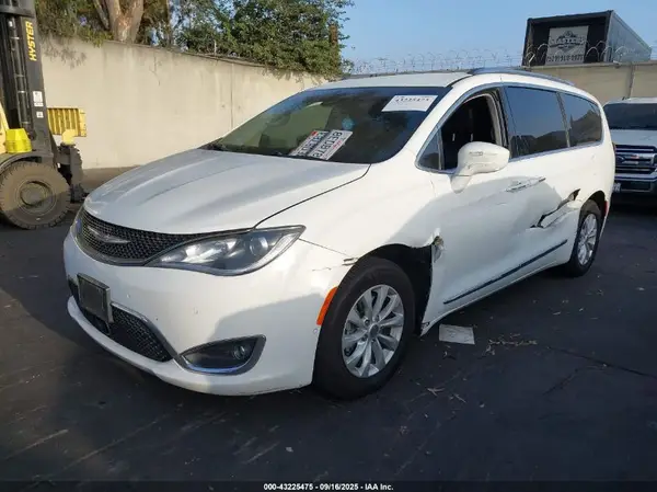 2C4RC1EG2JR340669 2018 CHRYSLER PACIFICA - Image 2