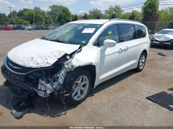 2C4RC1EG2KR576496 2019 CHRYSLER PACIFICA - Image 2