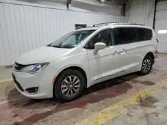 2C4RC1EG2KR597915 2019 CHRYSLER PACIFICA
