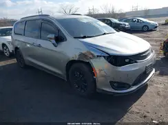 2C4RC1EG2KR603955 2019 CHRYSLER PACIFICA