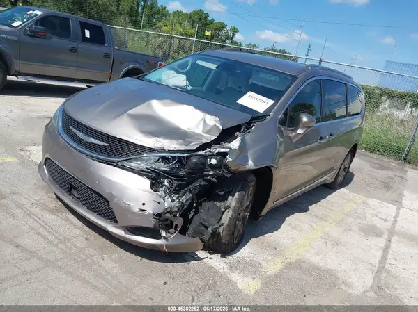 2C4RC1EG3HR565046 2017 CHRYSLER PACIFICA - Image 2