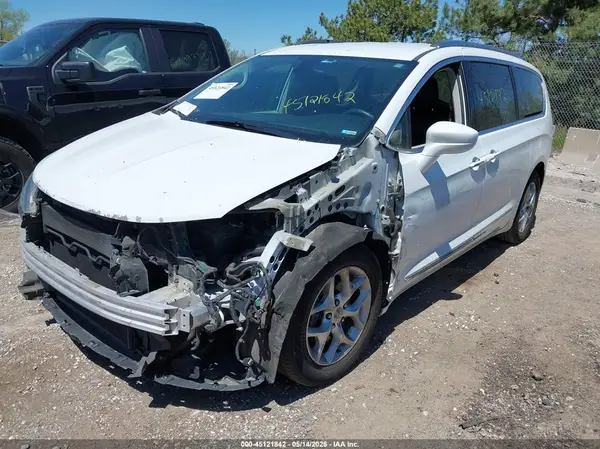 2C4RC1EG3HR578797 2017 CHRYSLER PACIFICA - Image 2