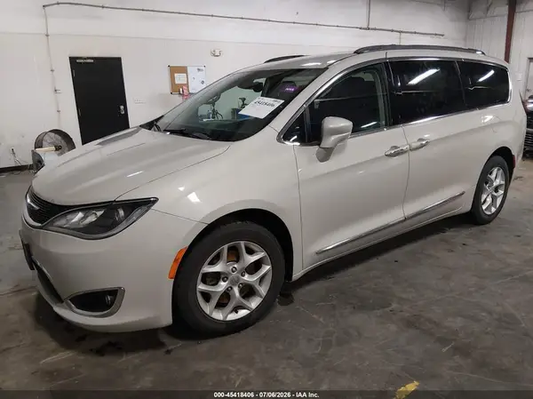 2C4RC1EG3HR585569 2017 CHRYSLER PACIFICA - Image 2