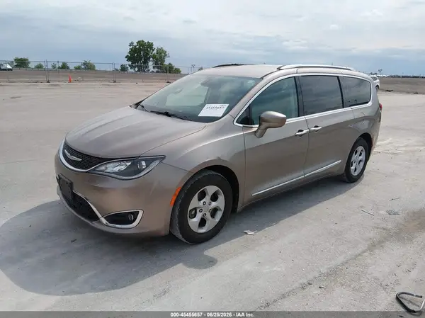 2C4RC1EG3HR607604 2017 CHRYSLER PACIFICA - Image 2