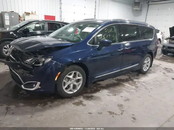 2C4RC1EG3HR656267 2017 CHRYSLER PACIFICA - Image 2